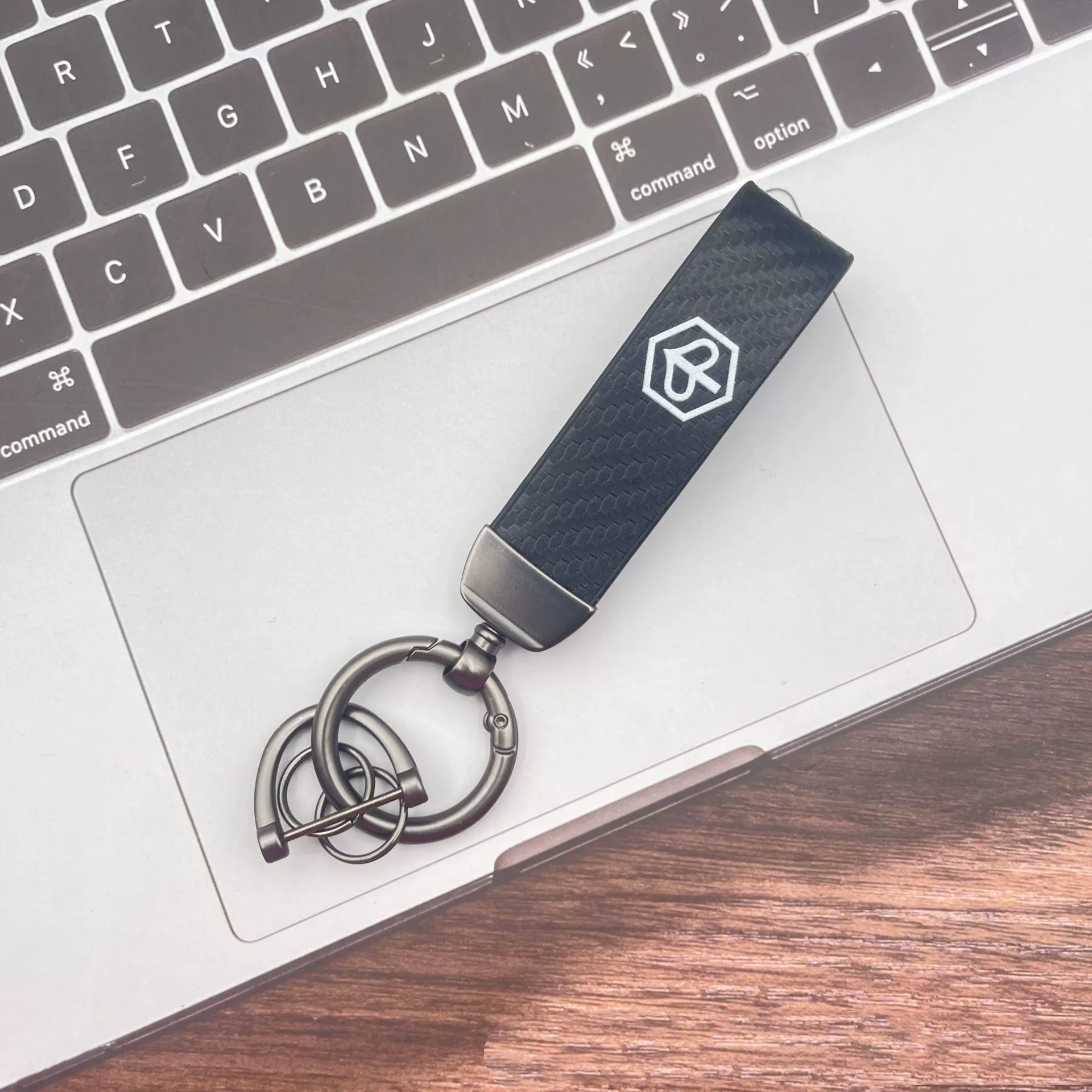 Carbon Fiber Print PU Leather Car Logo Keyring for RAM VESPA APRILIA RAV4 BMW M HOLDEN SLINEGMC POLO PIAGGIO Netby
