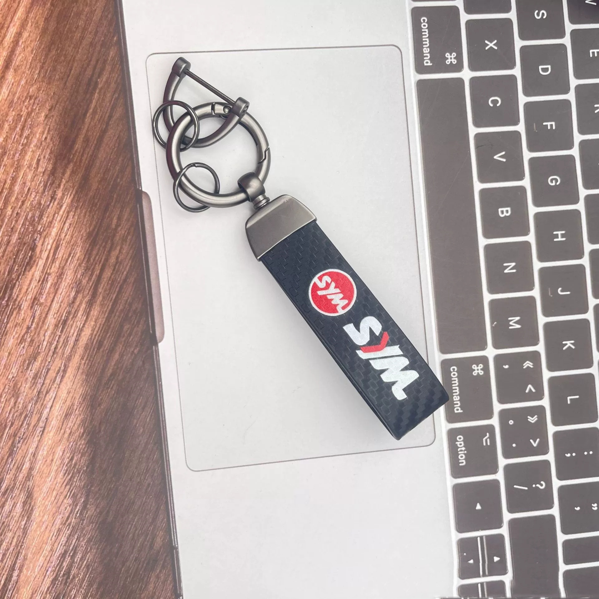 Carbon Fiber Print PU Leather Car Logo Keyring for RAM VESPA APRILIA RAV4 BMW M HOLDEN SLINEGMC POLO PIAGGIO Netby