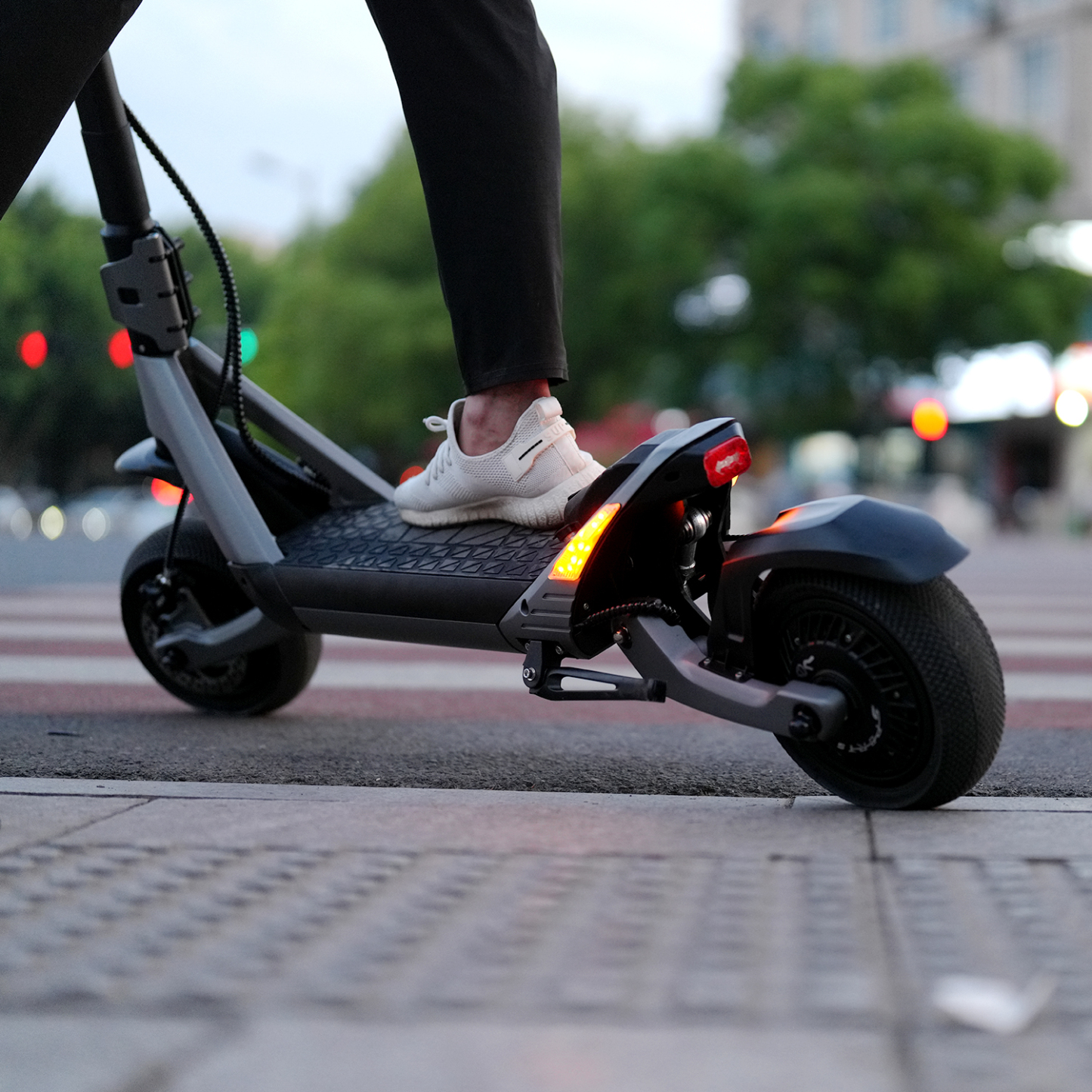 Hezzo F6 Electric Scooter 60V 3200W Dual Motors 23Ah Lithium Battery 43Mph Forged Aluminium Alloy Foldable -HEZZO