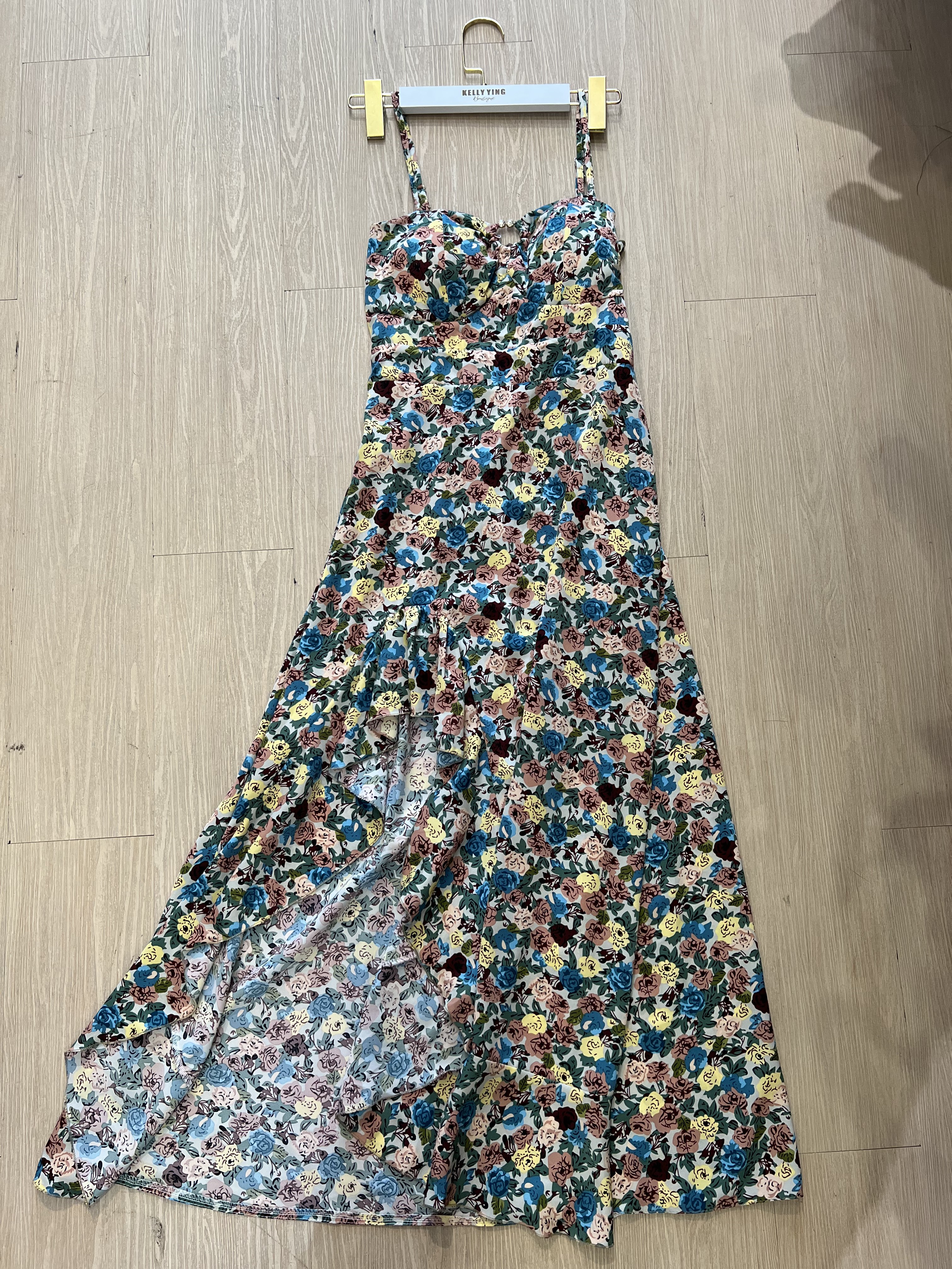 V629. MAXI DRESS
