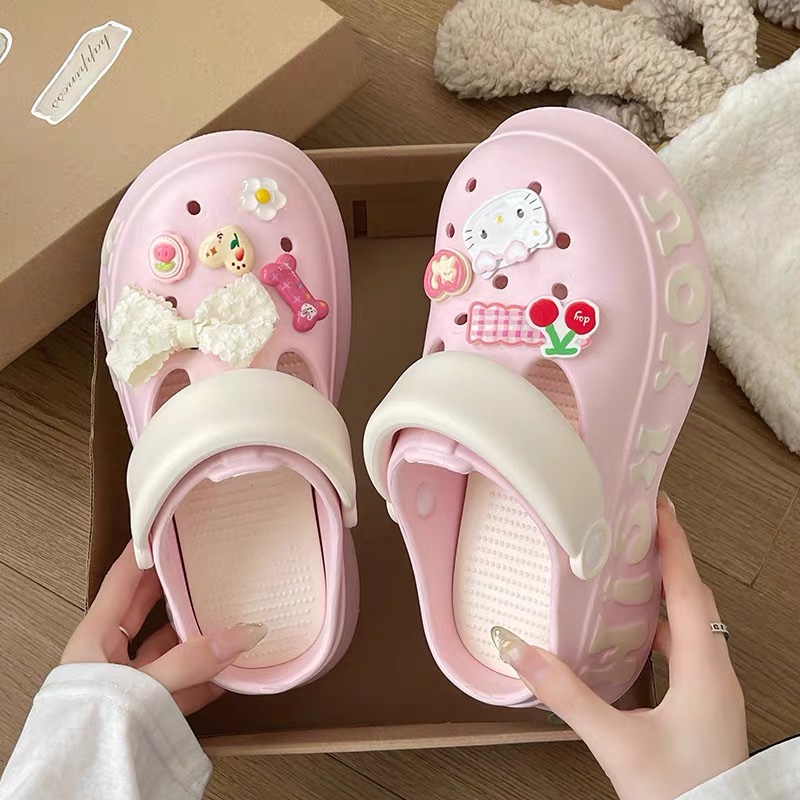 A477. CROCS HELLO KITTY PINK
