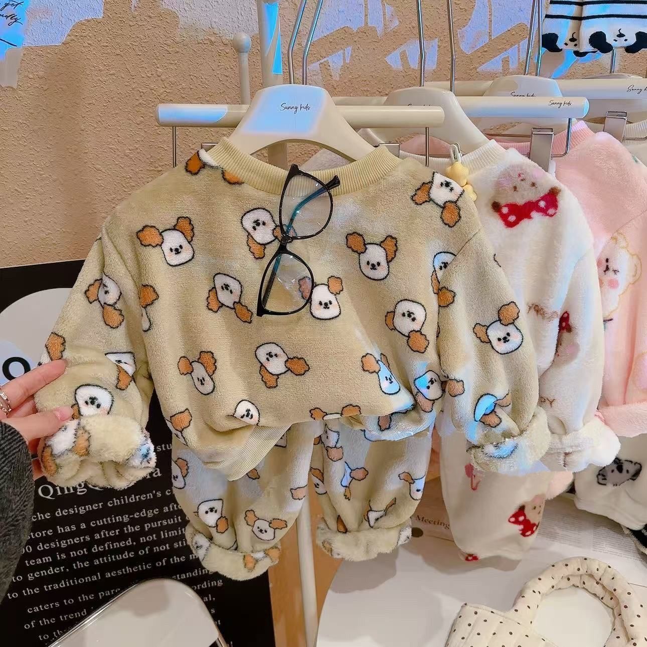 P11. KID PIJAMA EAR DOG GREEN