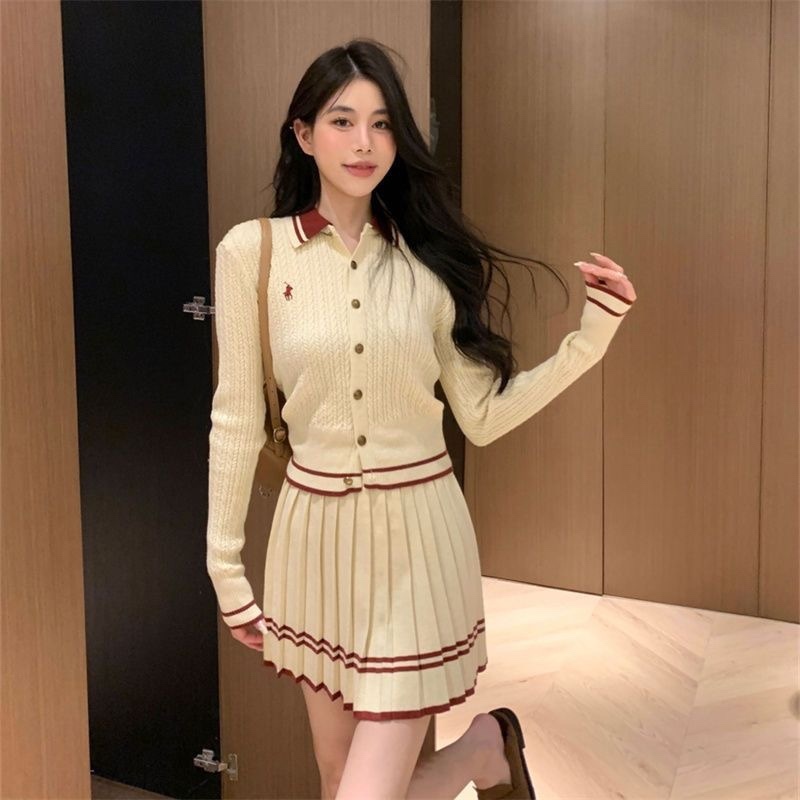 6849. SET SHORT SKIRT KNITTED WHITE