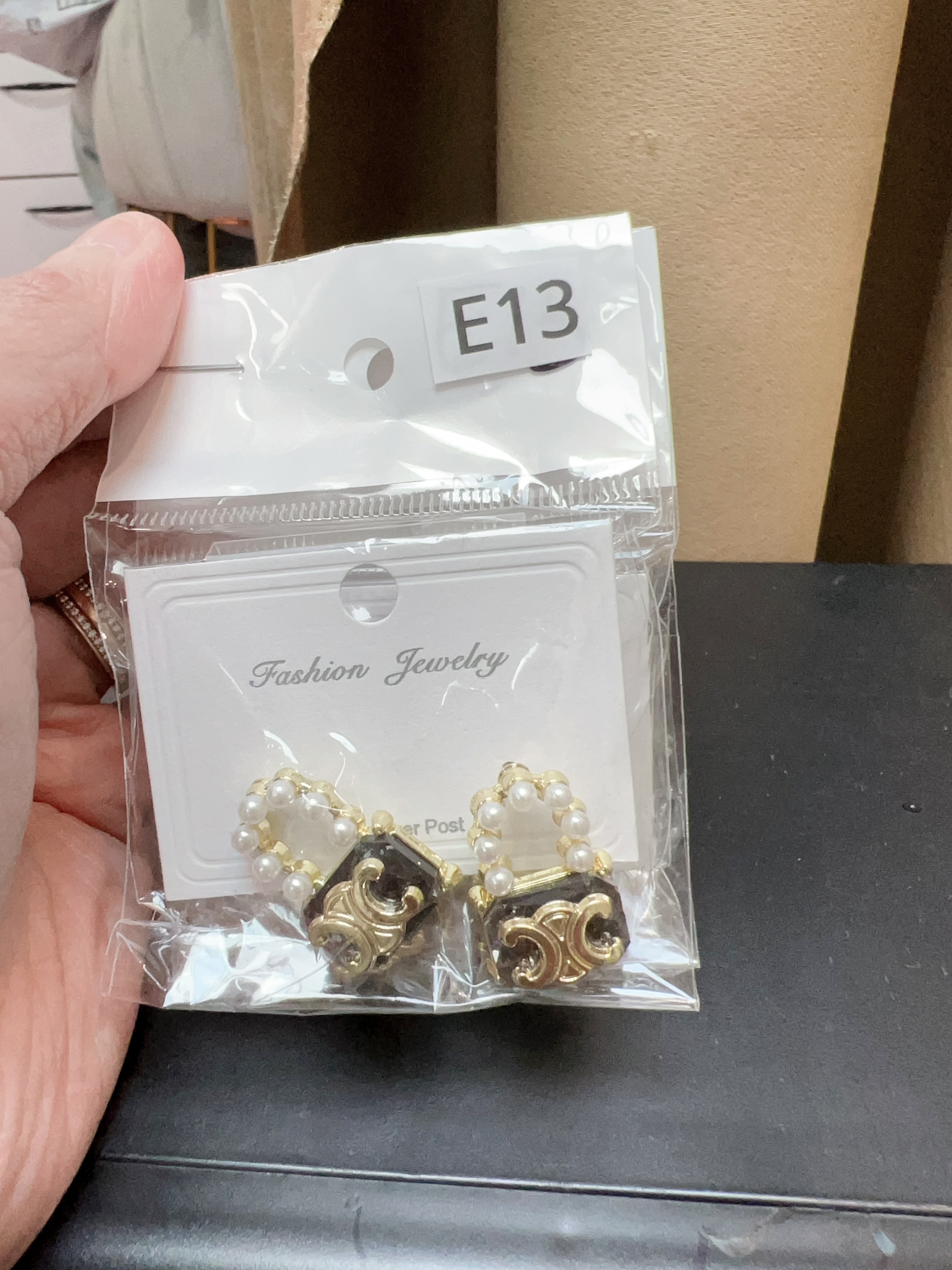 E13