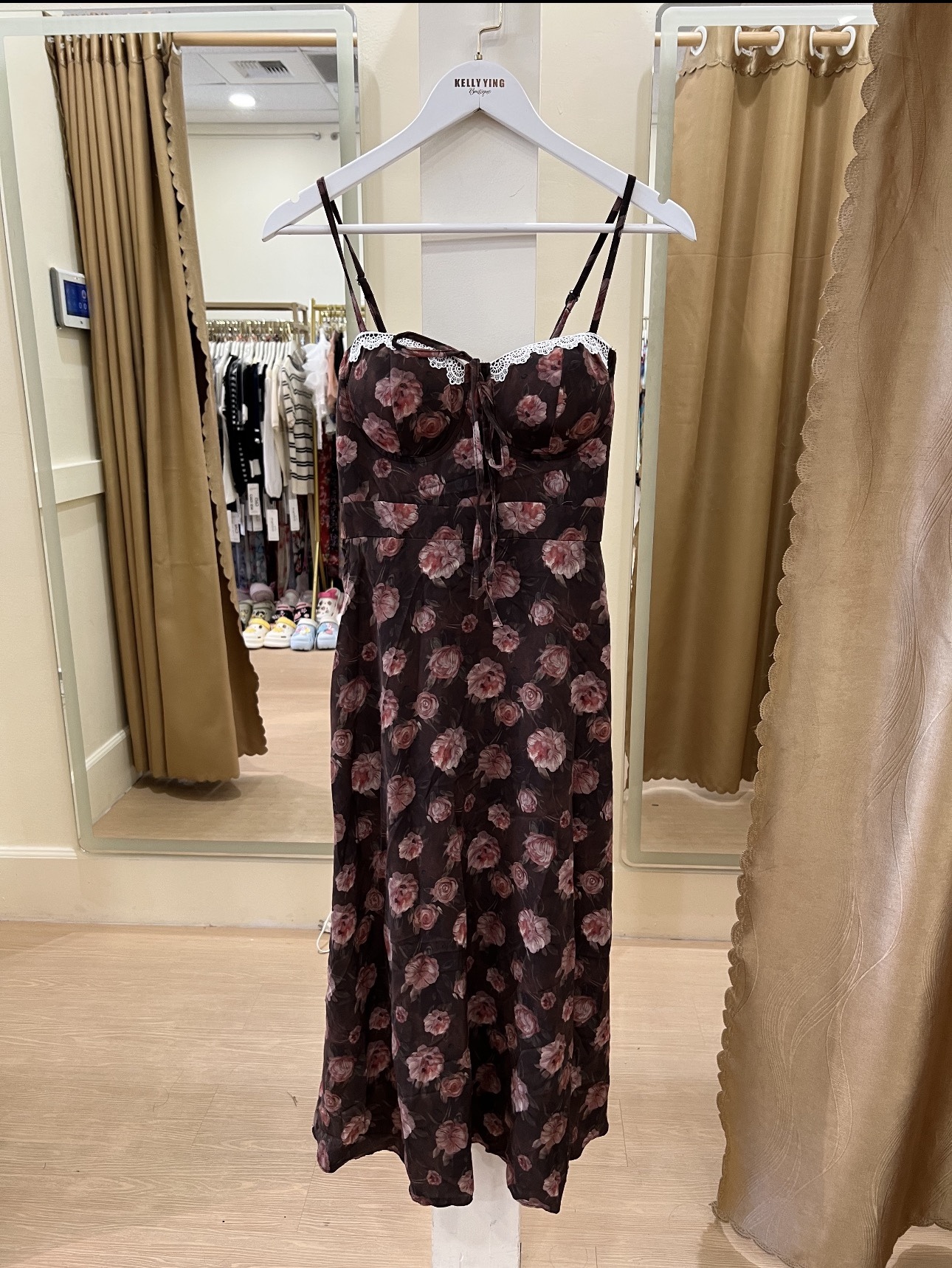 V864. MAXI DRESS DAY•