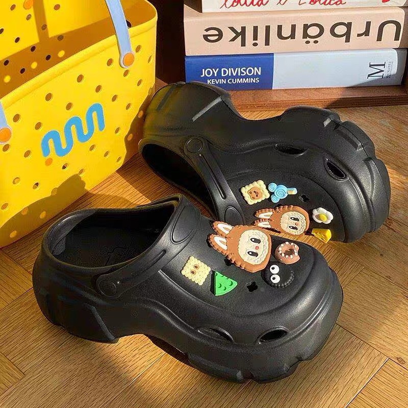 A496. CROCS LABUBU BLACK