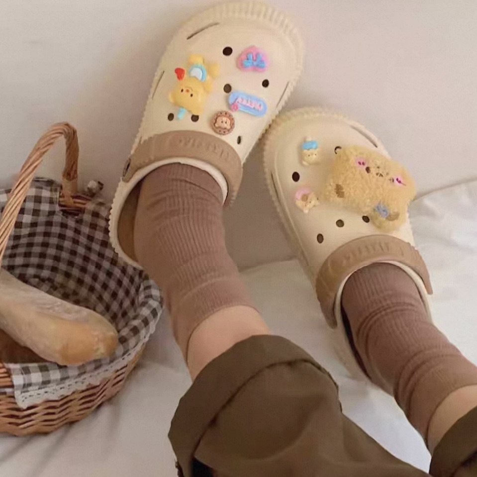 A462. CROCS BEAR BROWN