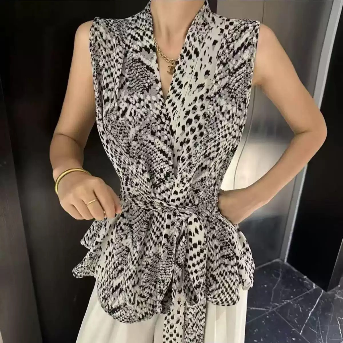 C925. TOP SNAKE WHITE