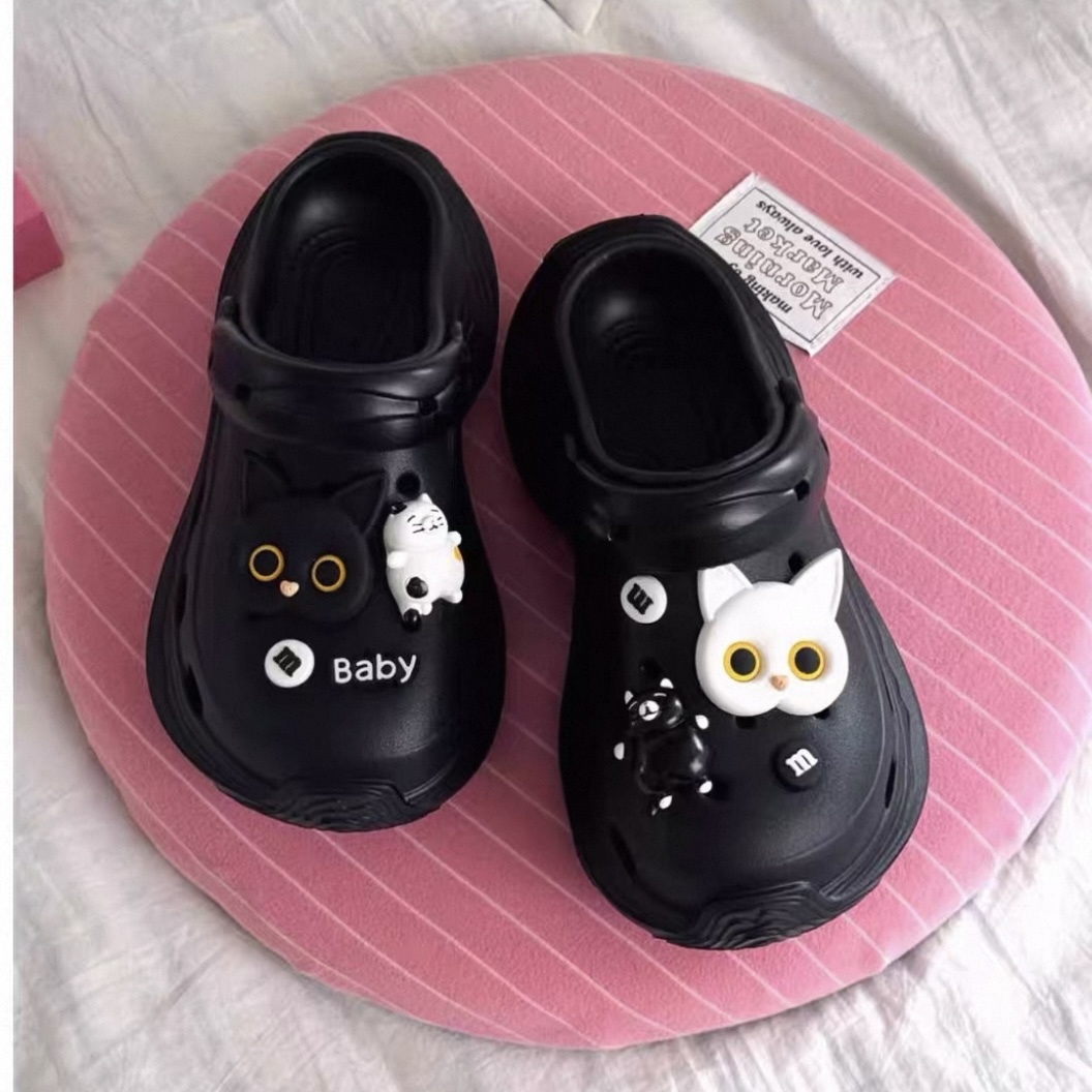 A454. CROCS CAT BLACK