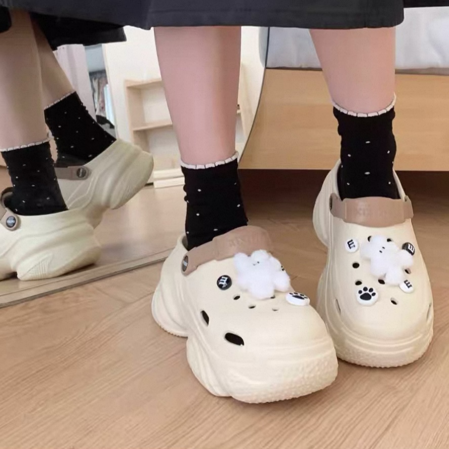 A475. CROCS BEAR NUDE