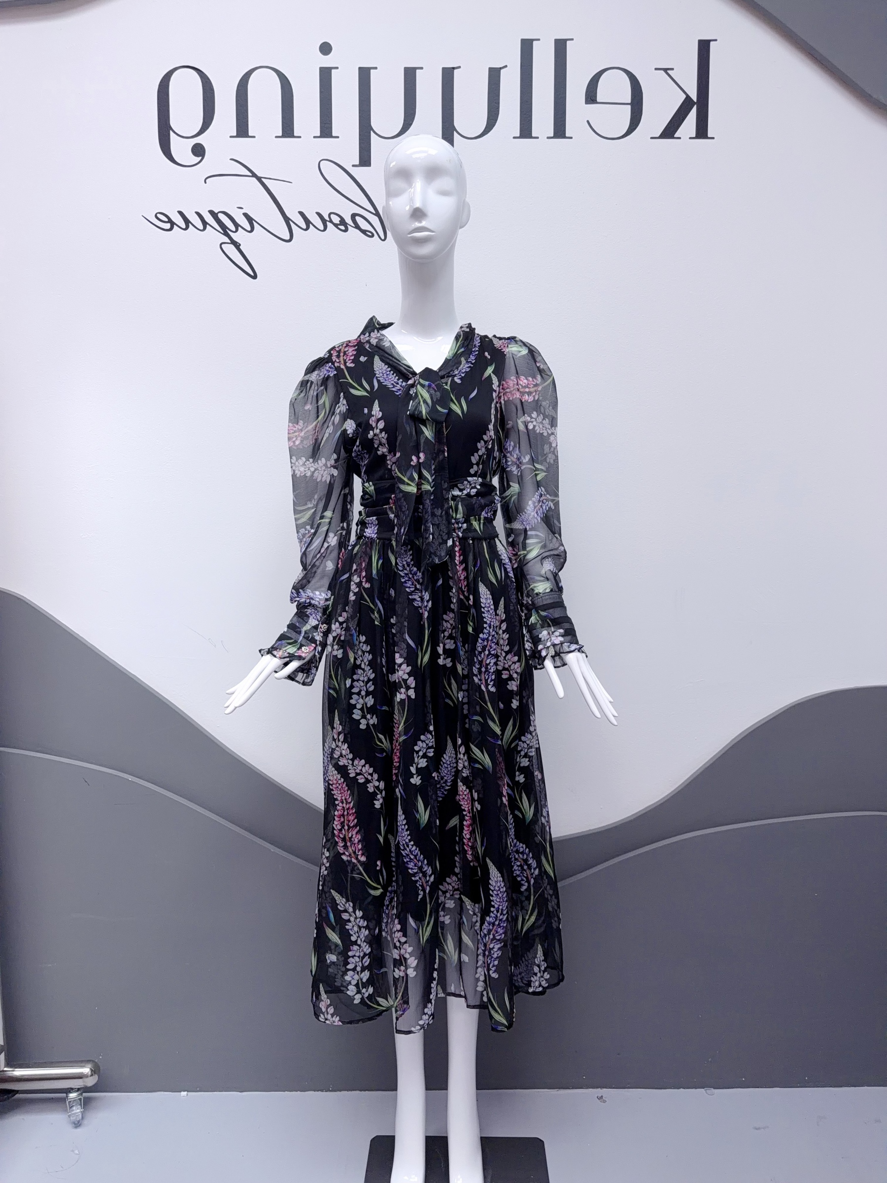 V285. HOA BLACK DRESS