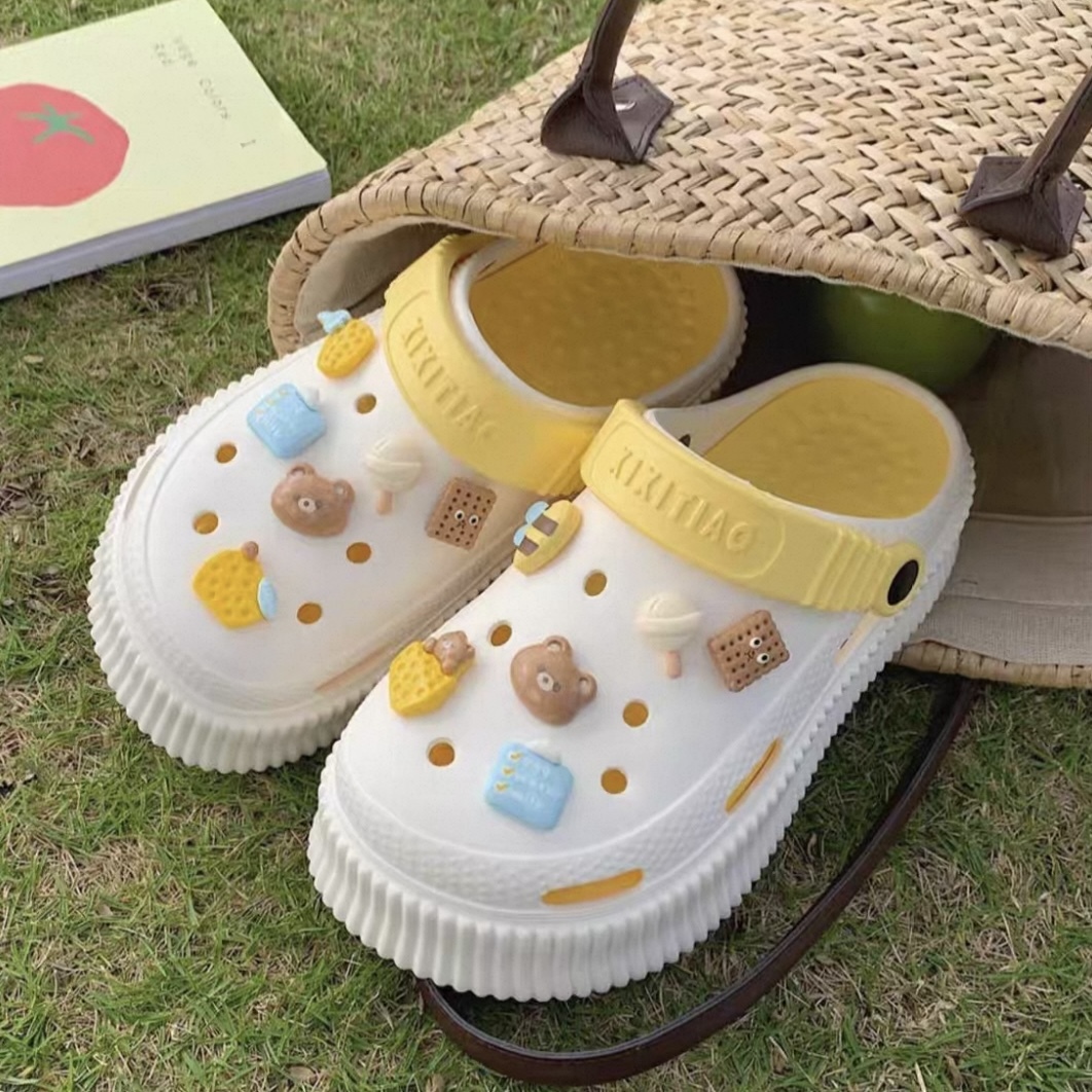 A458. CROCS BEAR YELLOW