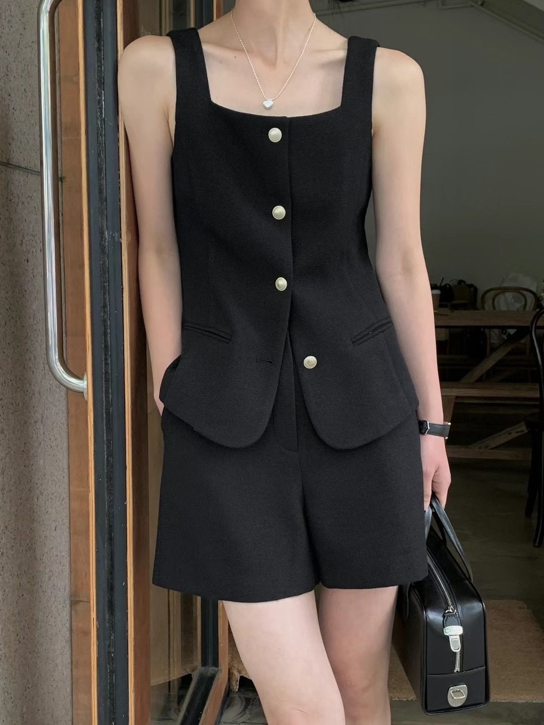 6735. BLACK SHORT SET