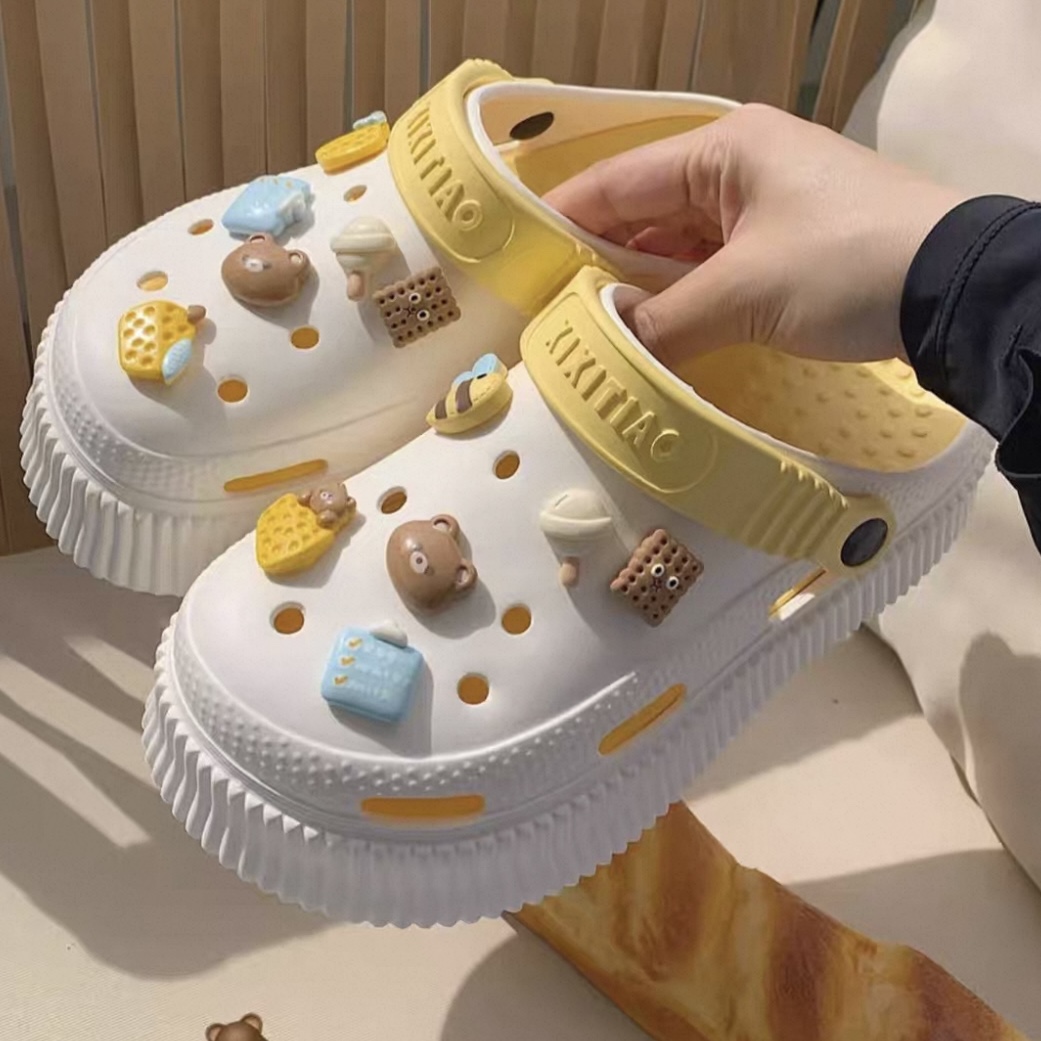 A458. CROCS BEAR YELLOW