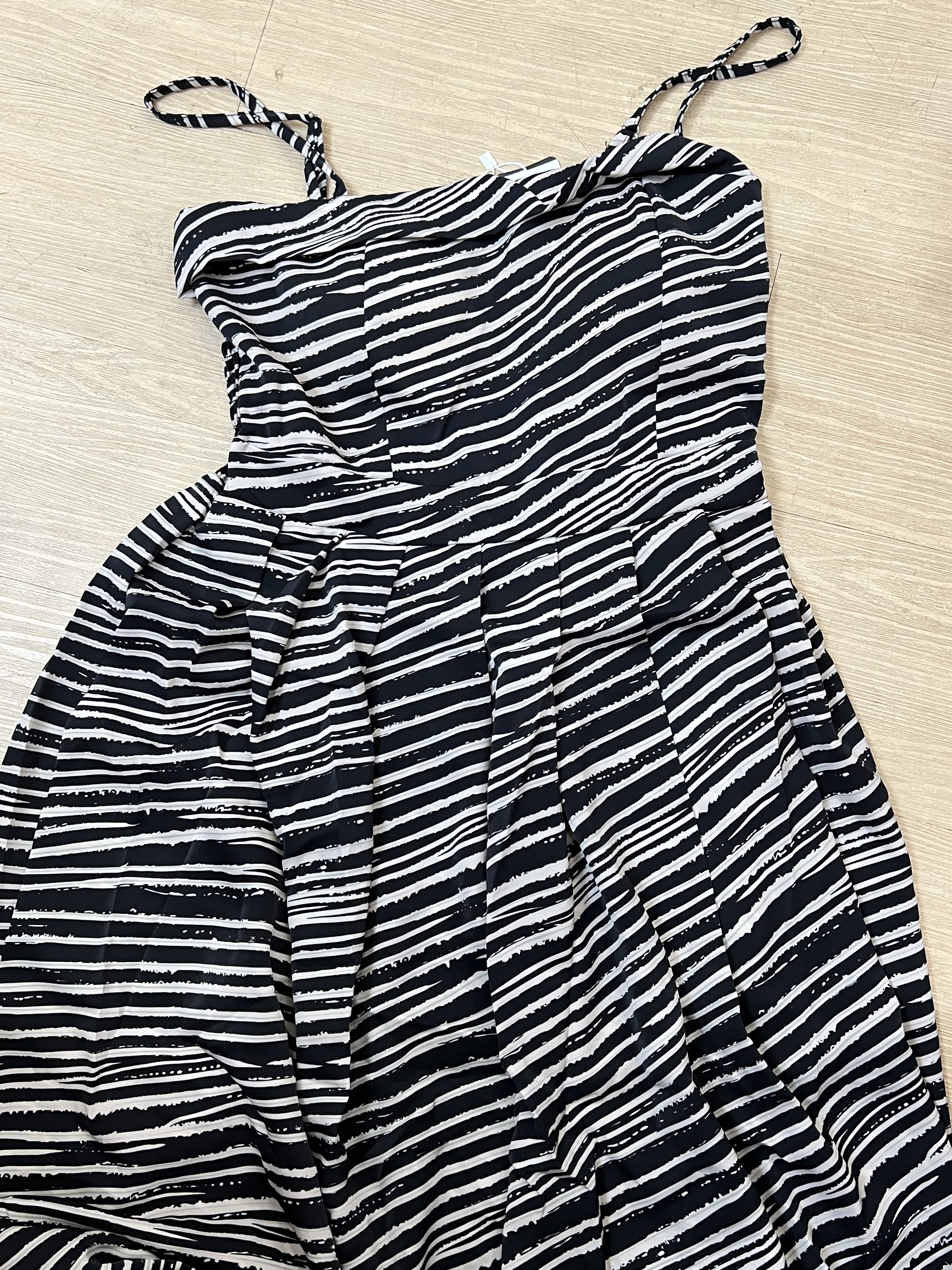 V648. MAXI DRESS