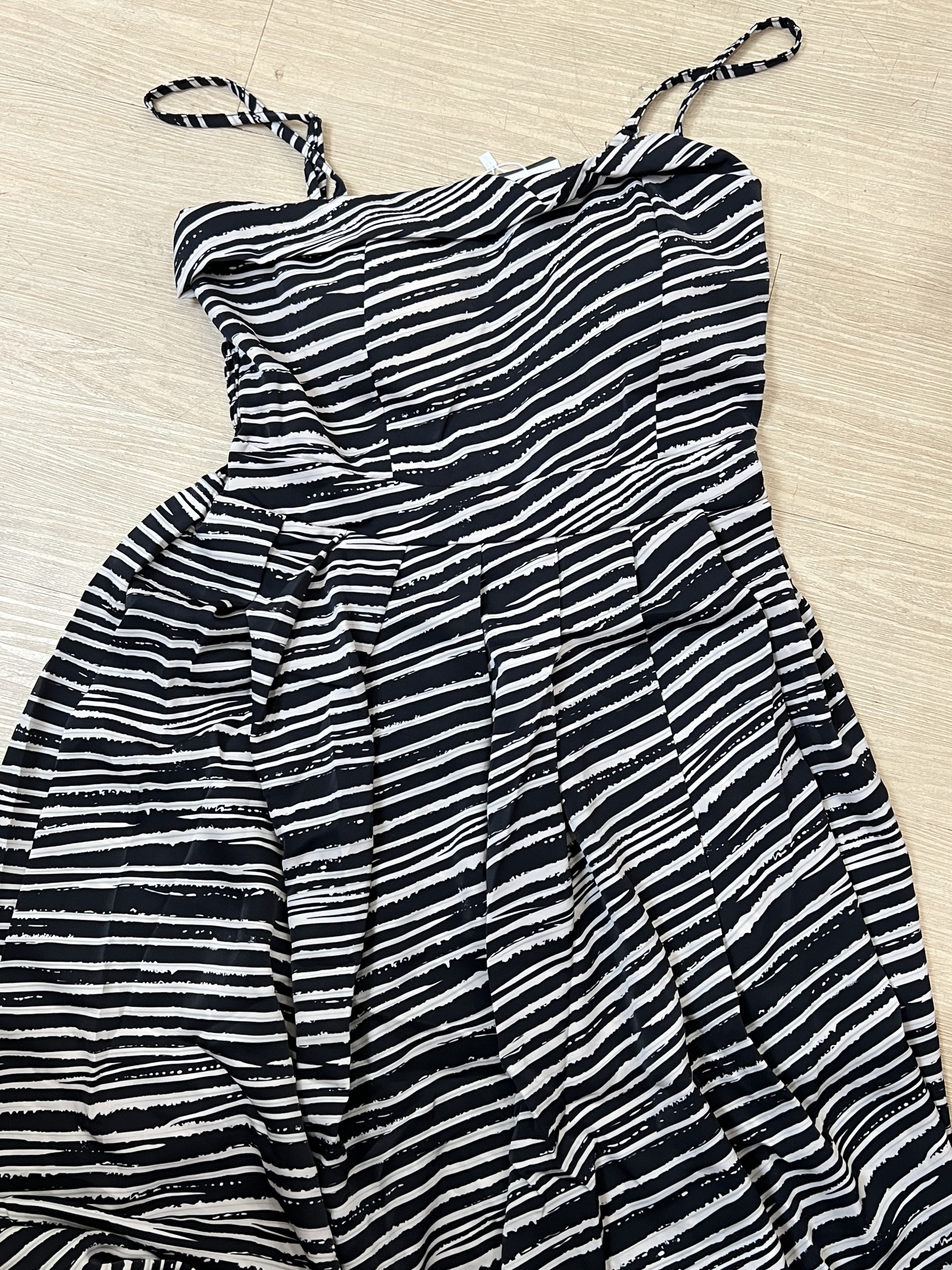 V648. MAXI DRESS