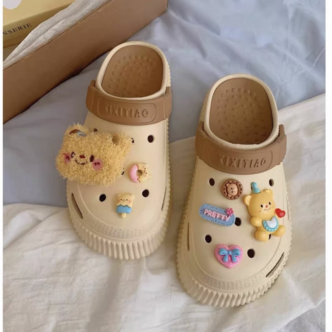 A462. CROCS BEAR BROWN
