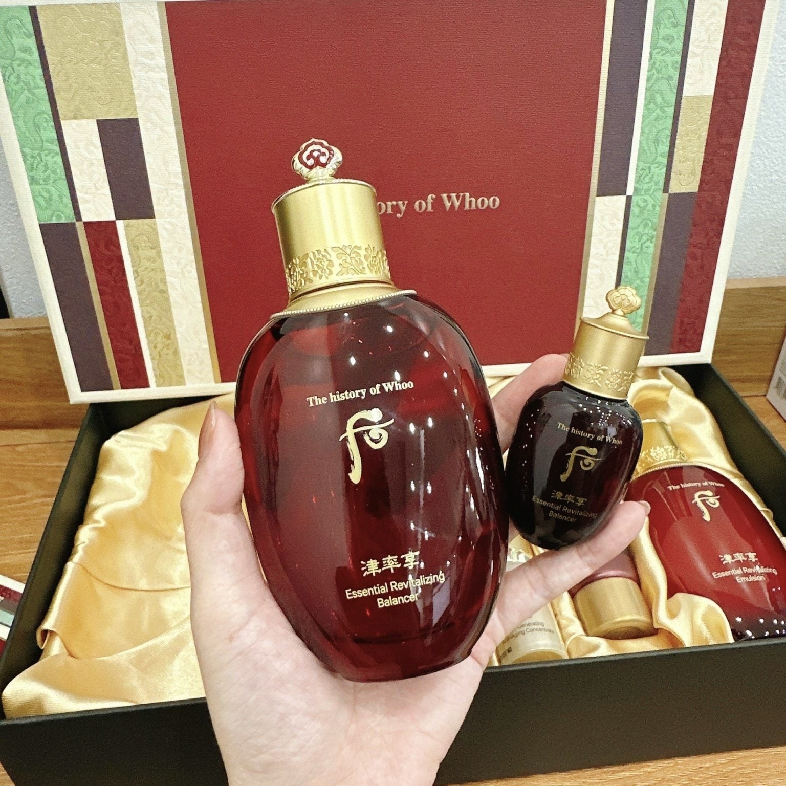 M27. SET WHOO ĐỎ