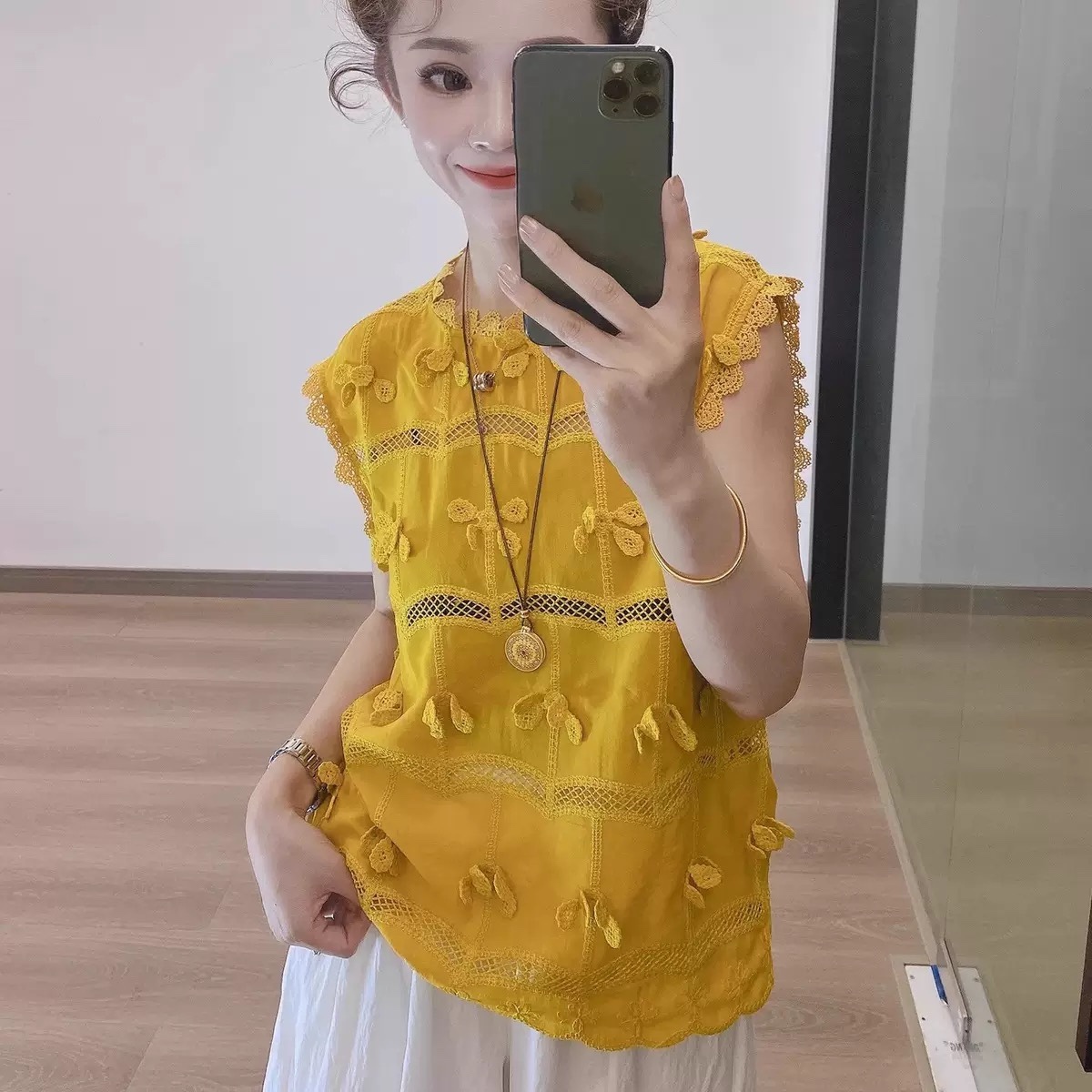 C1014. TOP YELLOW