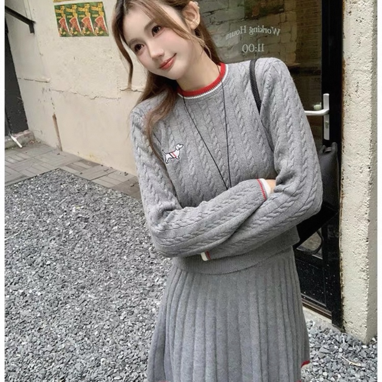 6855. SET SHORT SKIRT KNITTED GRAY
