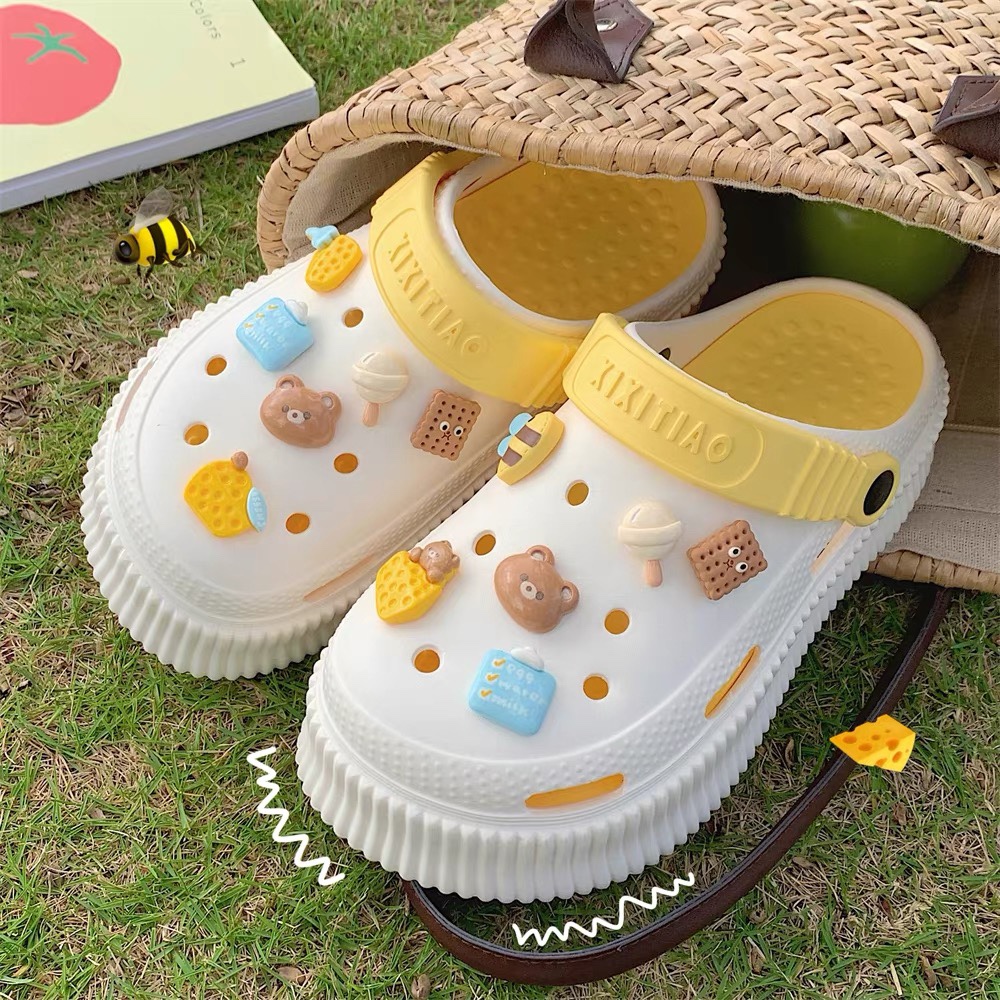 A458. CROCS BEAR YELLOW