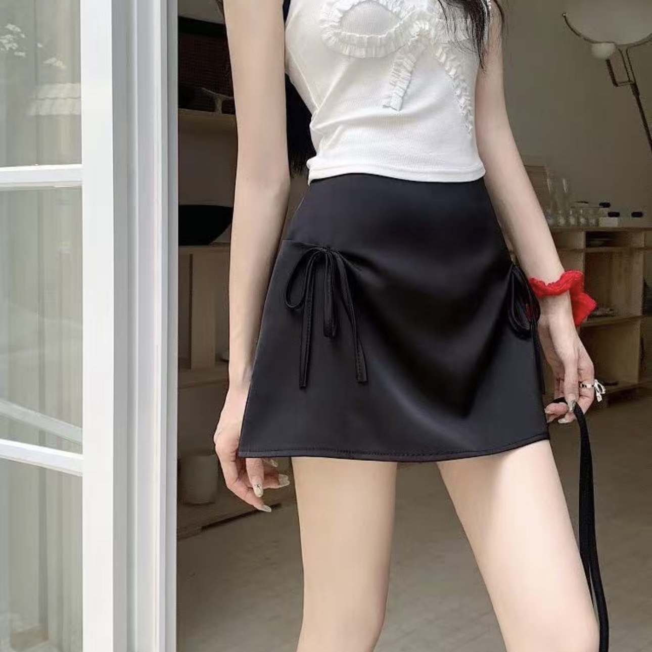 5345. BLACK SKIRT BOTTOM