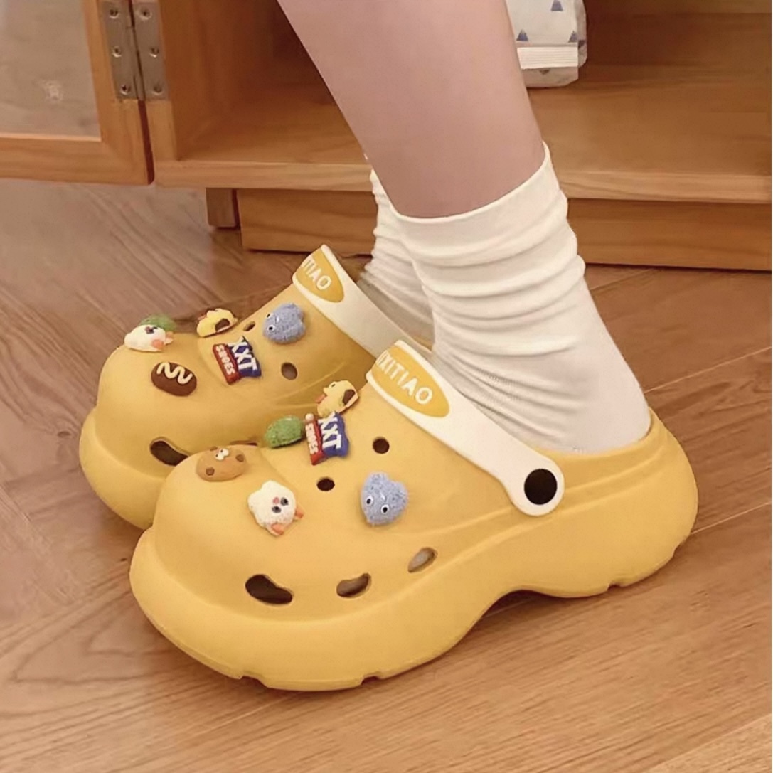 A456. CROCS MONSTER YELLOW