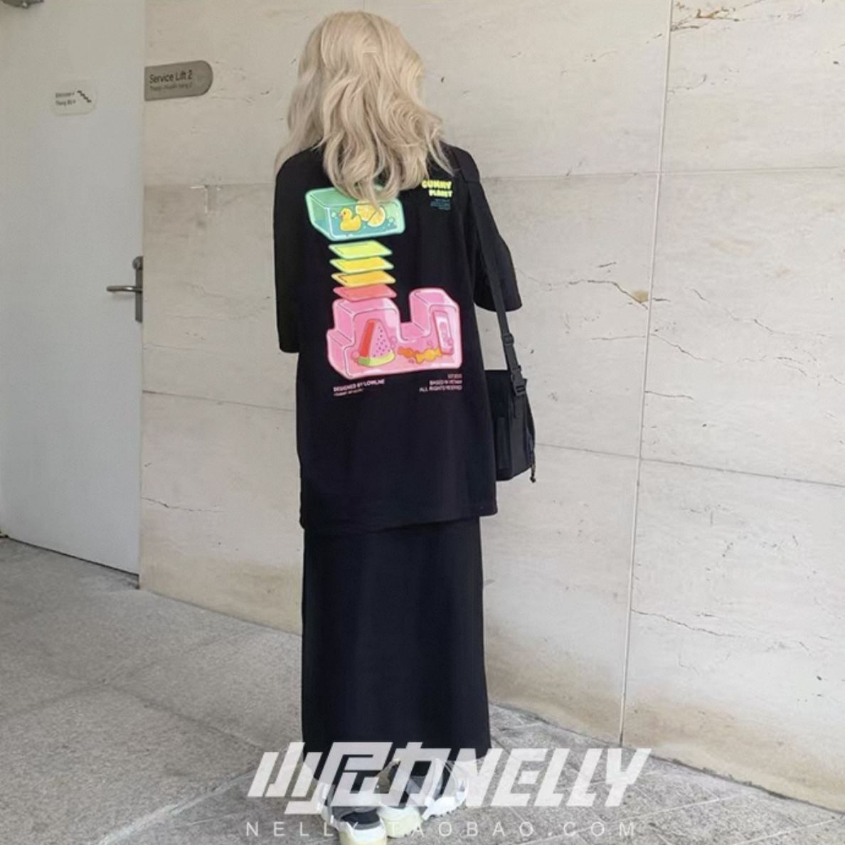 1668. DUCK BLACK TEE