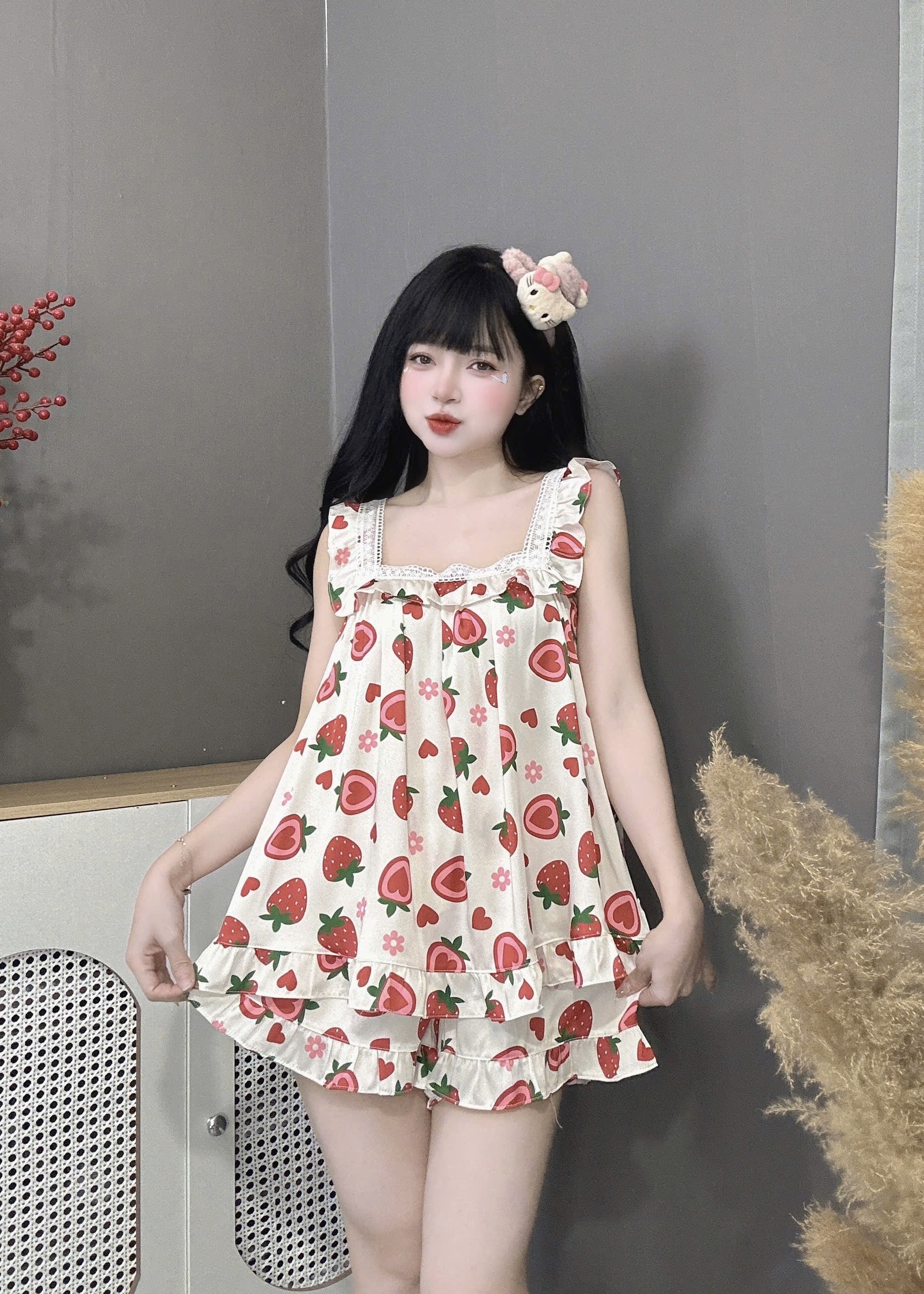 V1059. SLEEPWEAR STRAWBERRY CREAM