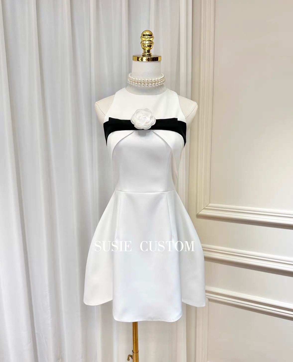 7425. WHITE DRESS