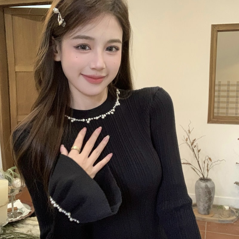 C589. BLACK LONG LEAVES TOP