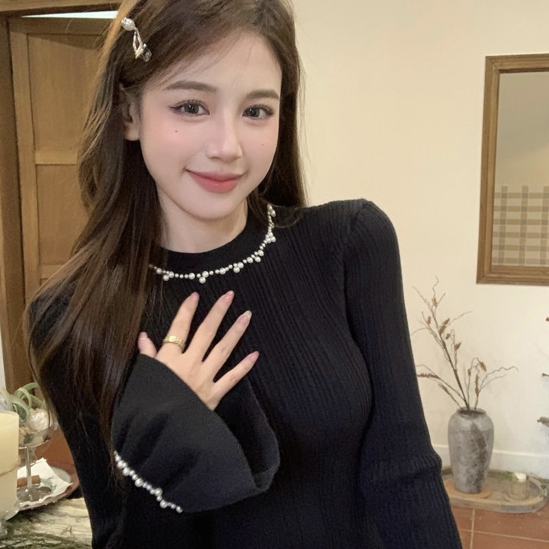 C589. BLACK LONG LEAVES TOP