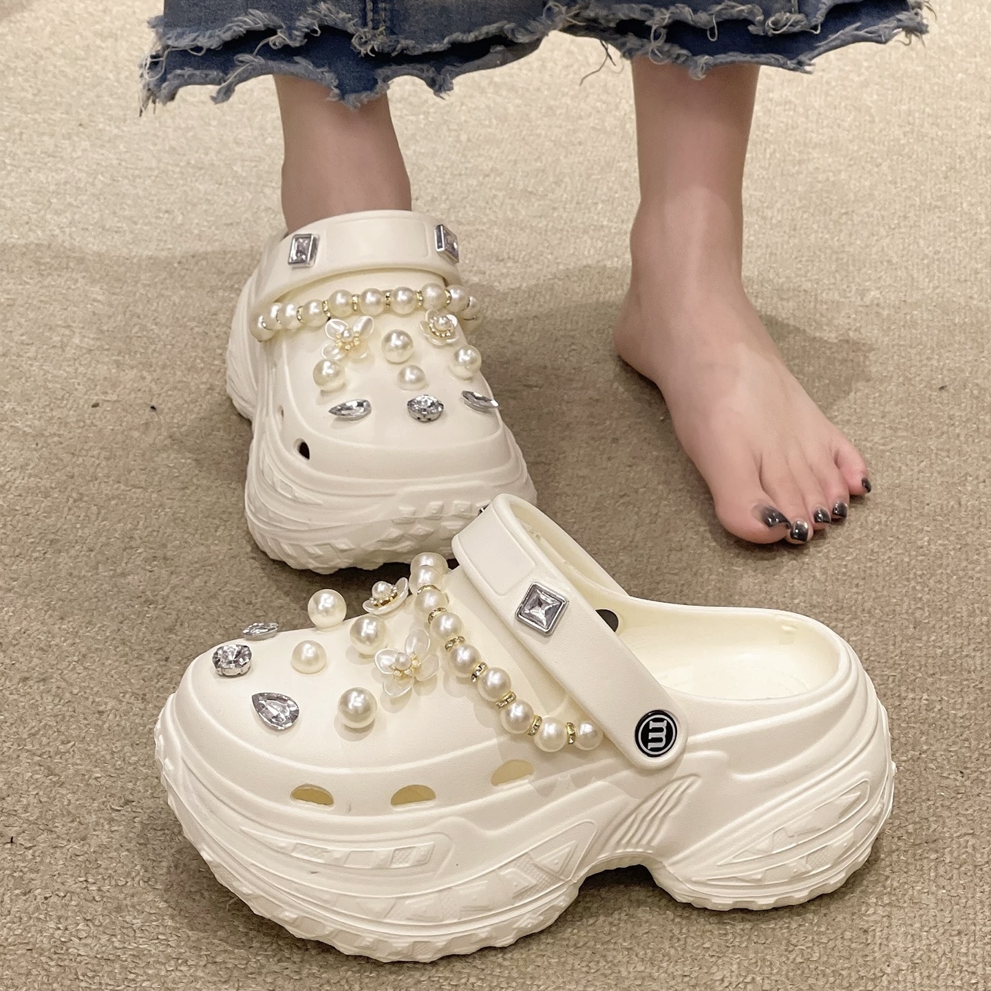 A503. CROCS PEARL WHITE
