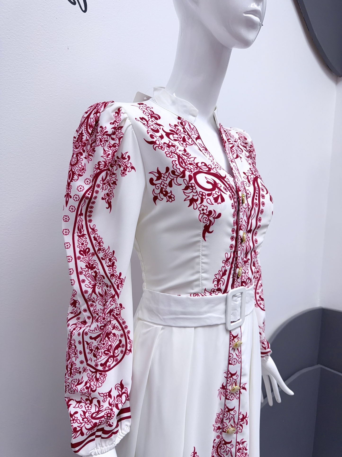 V299. HOA PINK WHITE DRESS