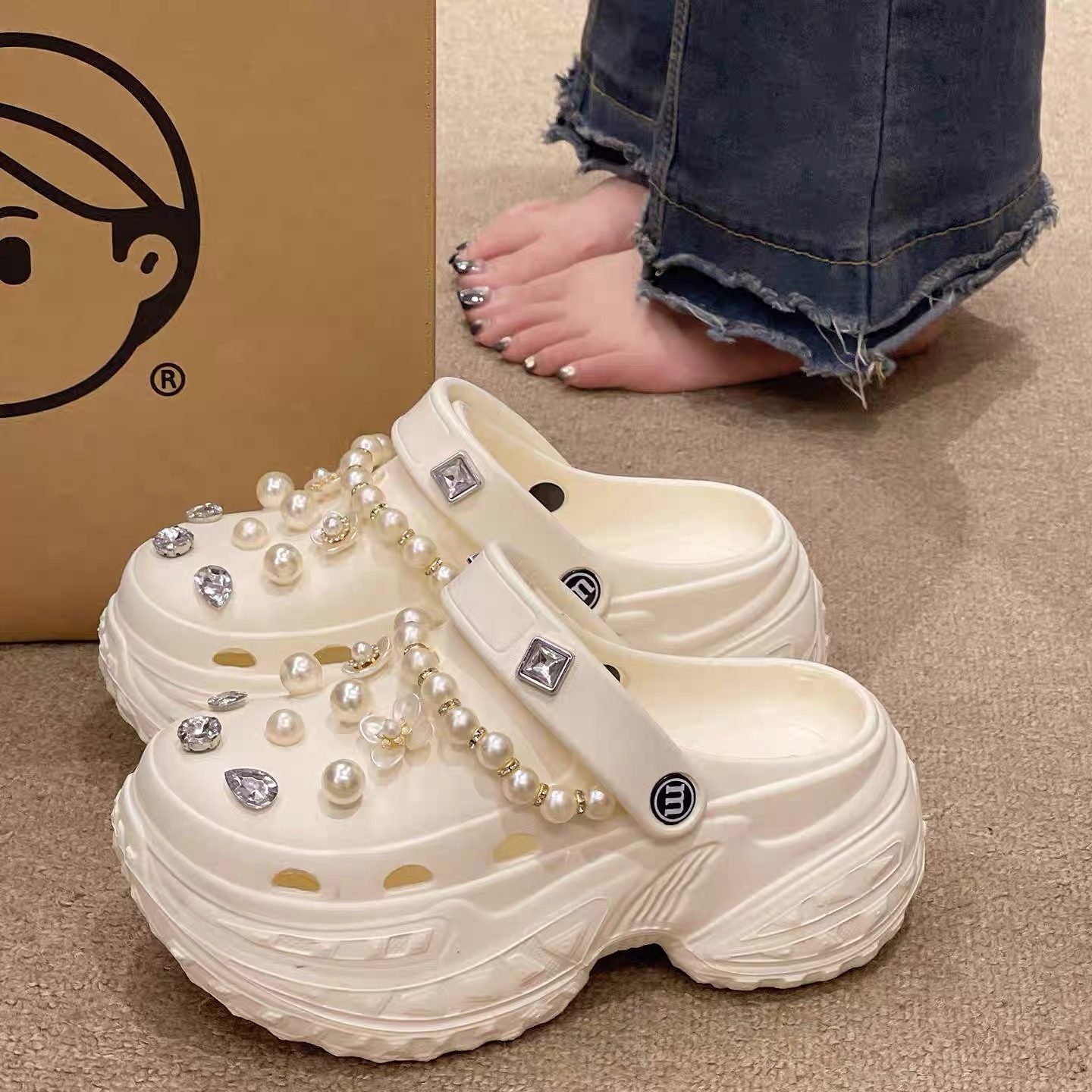 A503. CROCS PEARL WHITE