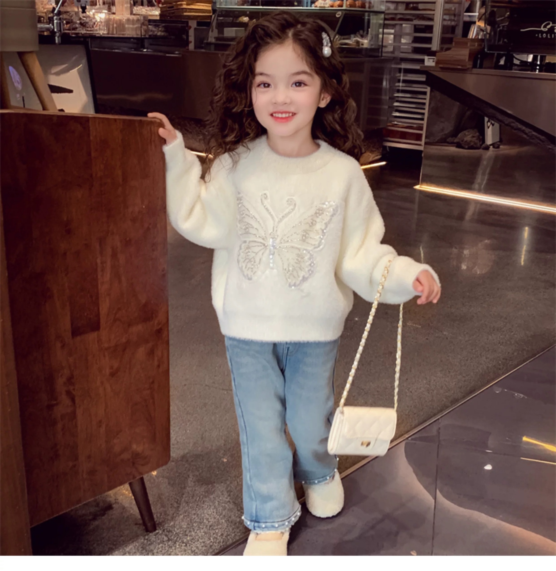 K504. BABY SWEATER WHITE BUTTERFLY