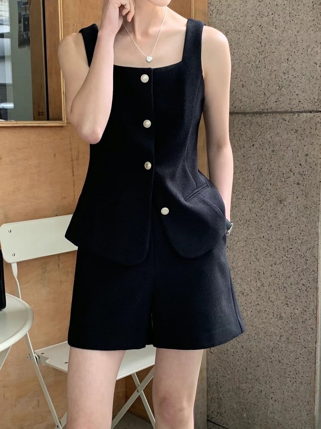 6735. BLACK SHORT SET