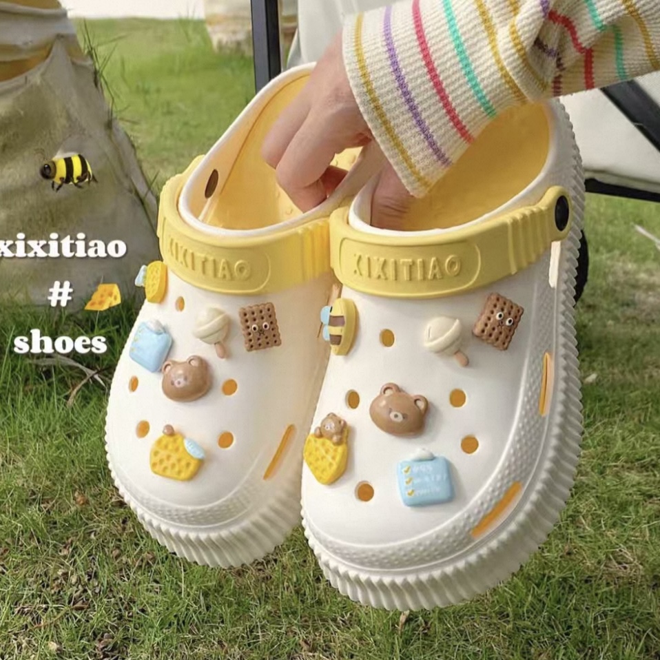 A458. CROCS BEAR YELLOW