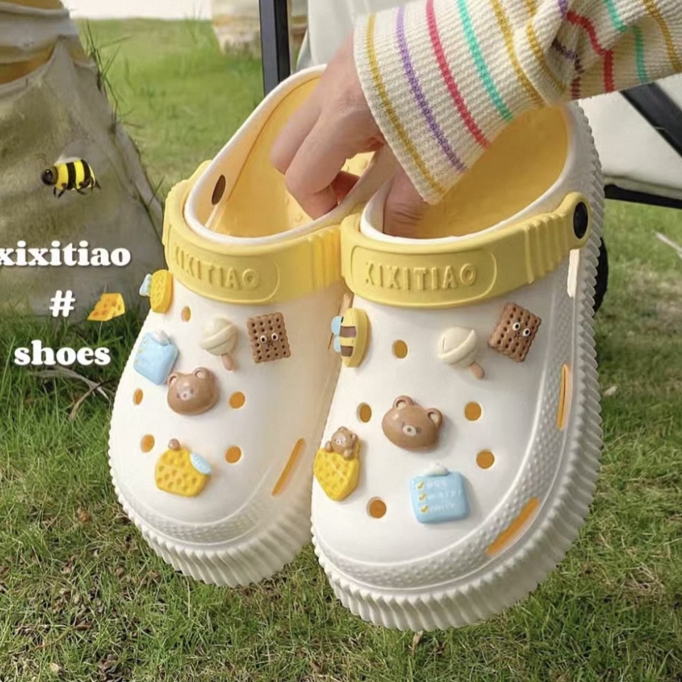 A458. CROCS BEAR YELLOW
