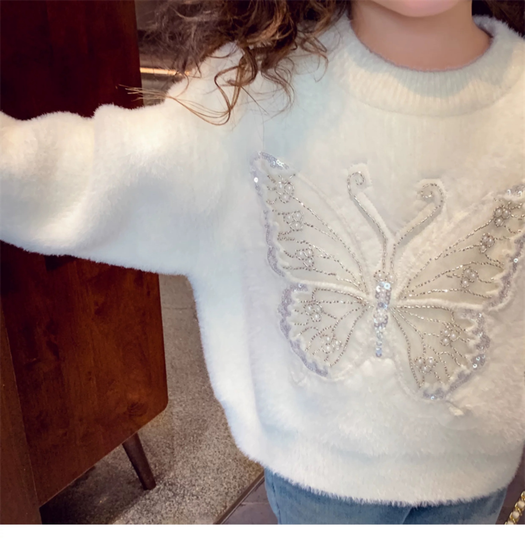 K504. BABY SWEATER WHITE BUTTERFLY