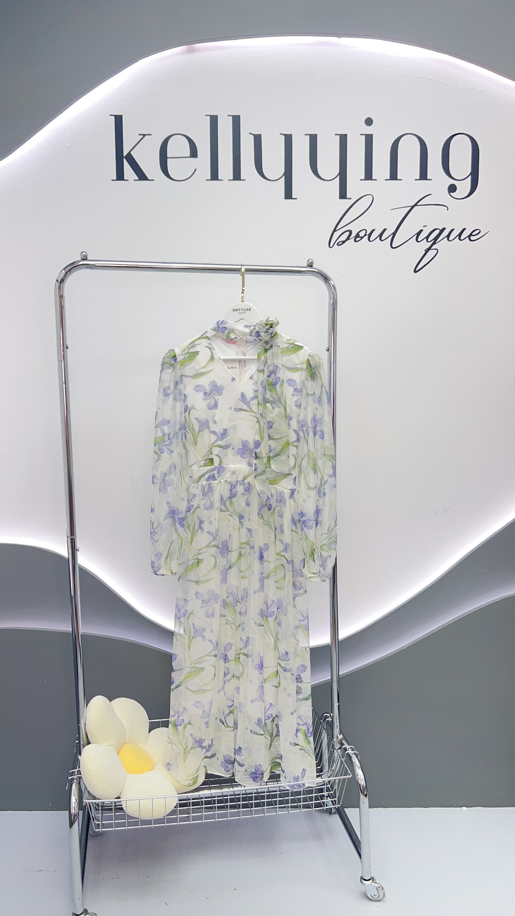 V284. HOA WHITE DRESS