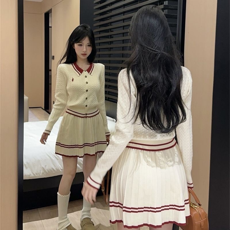 6849. SET SHORT SKIRT KNITTED WHITE