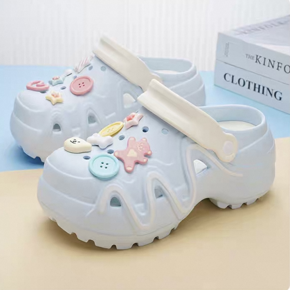 A491. CROCS BEAR BLUE