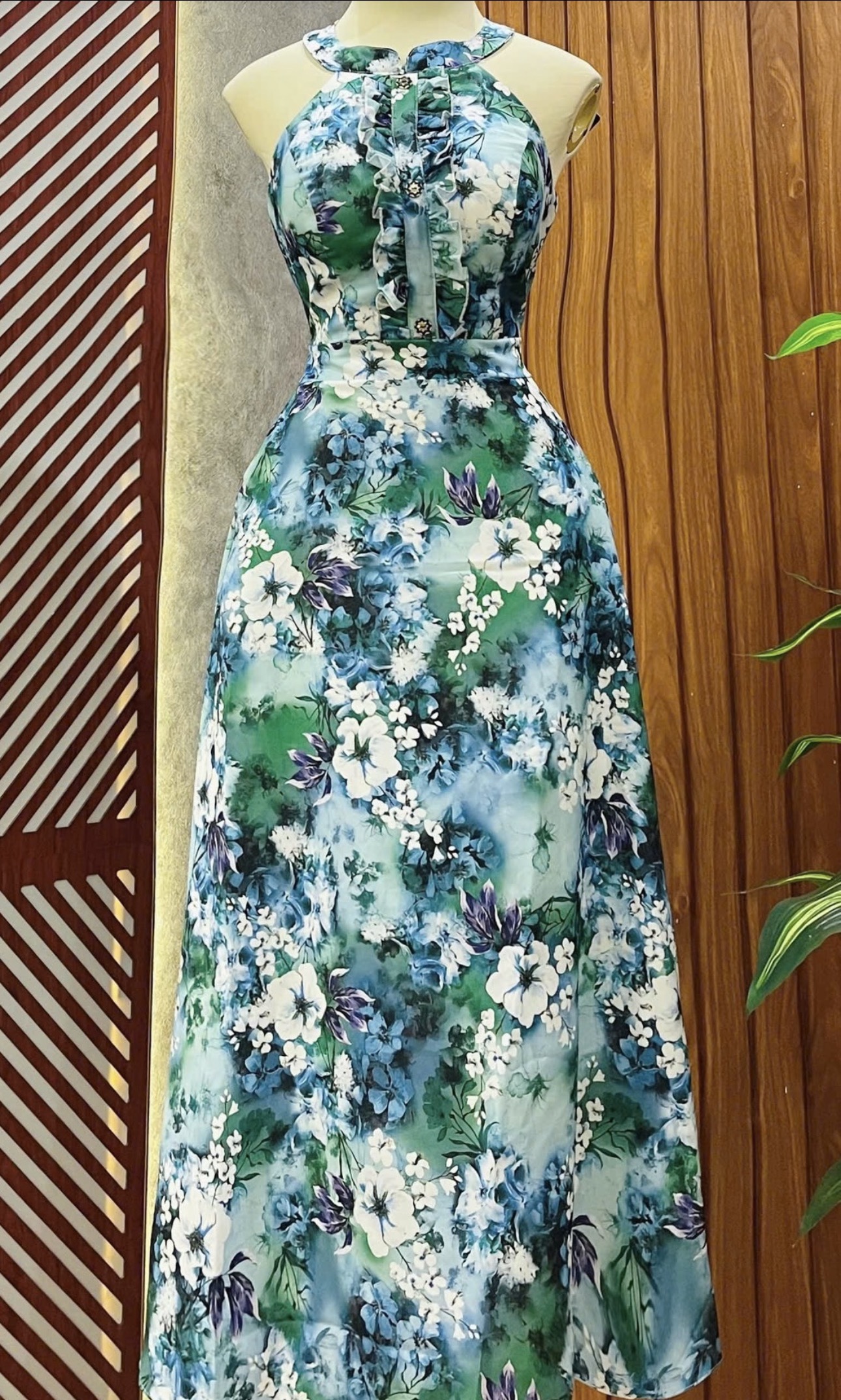 V582. MAXI DRESS