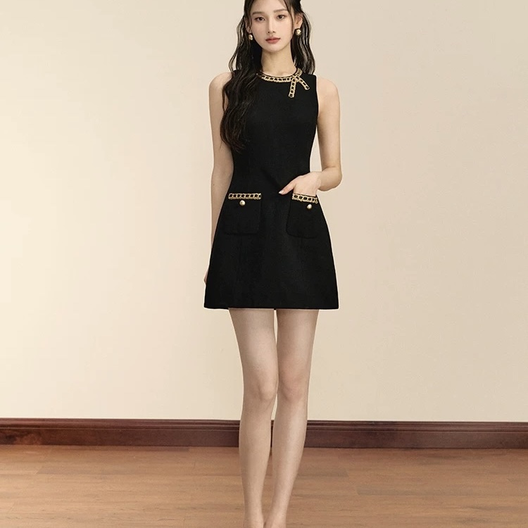 8334. DRESS EXCLUSIVE BLACK