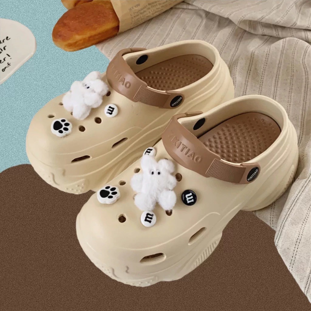 A475. CROCS BEAR NUDE