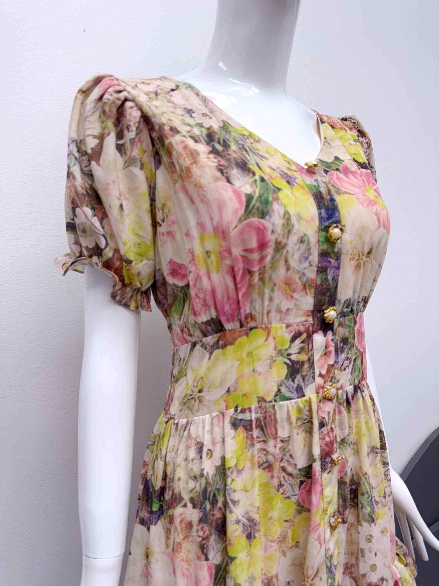 V261. HOA PINK DRESS