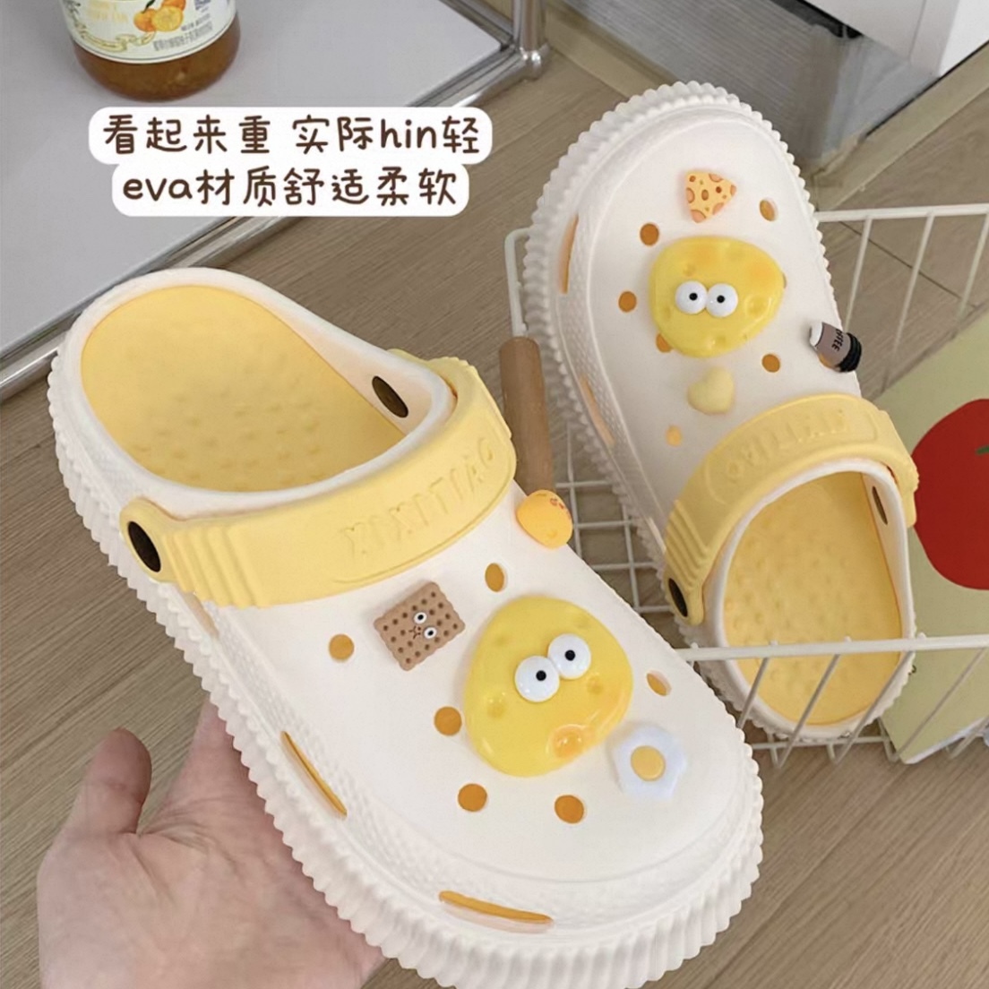 A459. CROCS EGG YELLOW