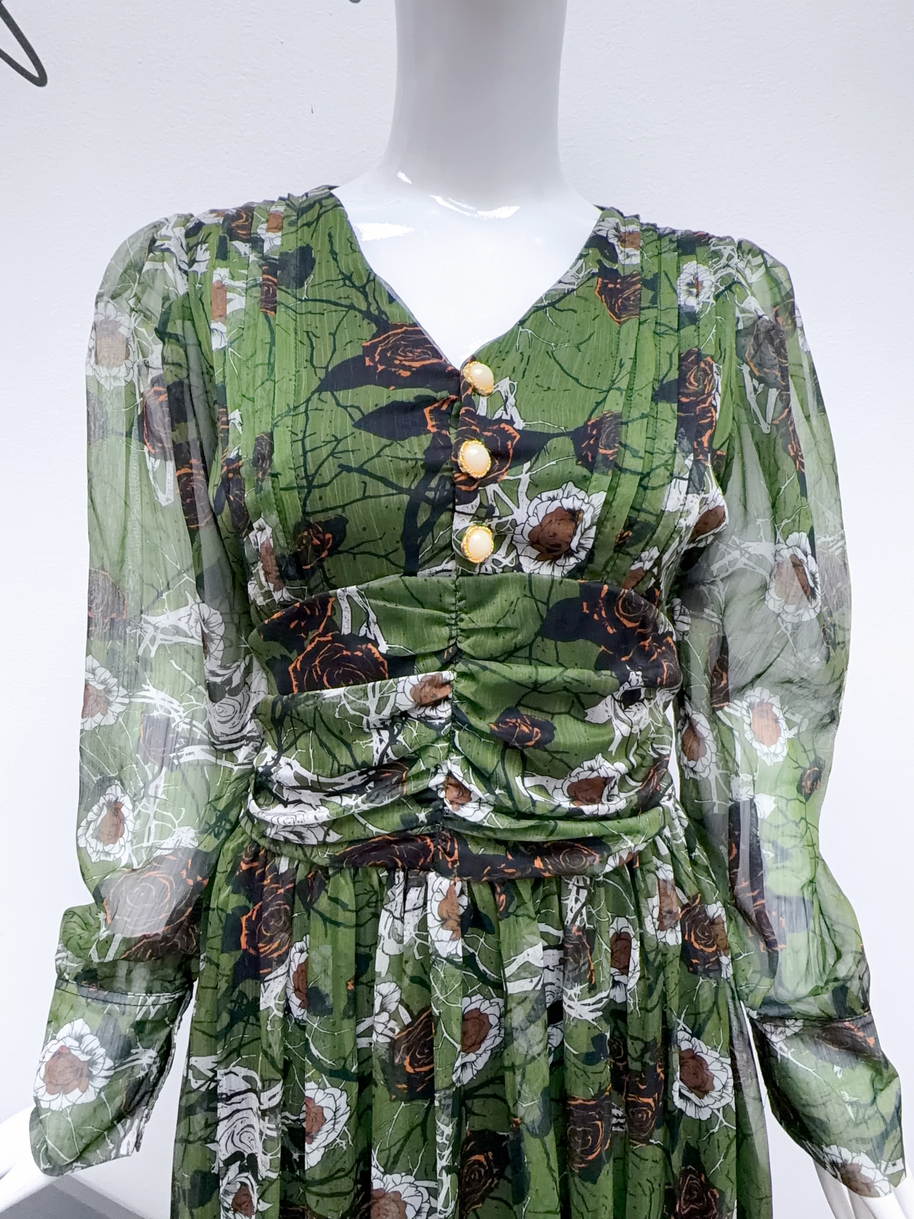 V283. HOA GREEN DRESS