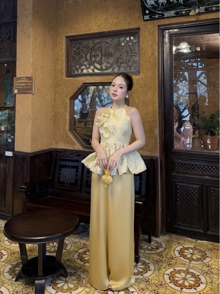 A423. SET YEM GAM VANG